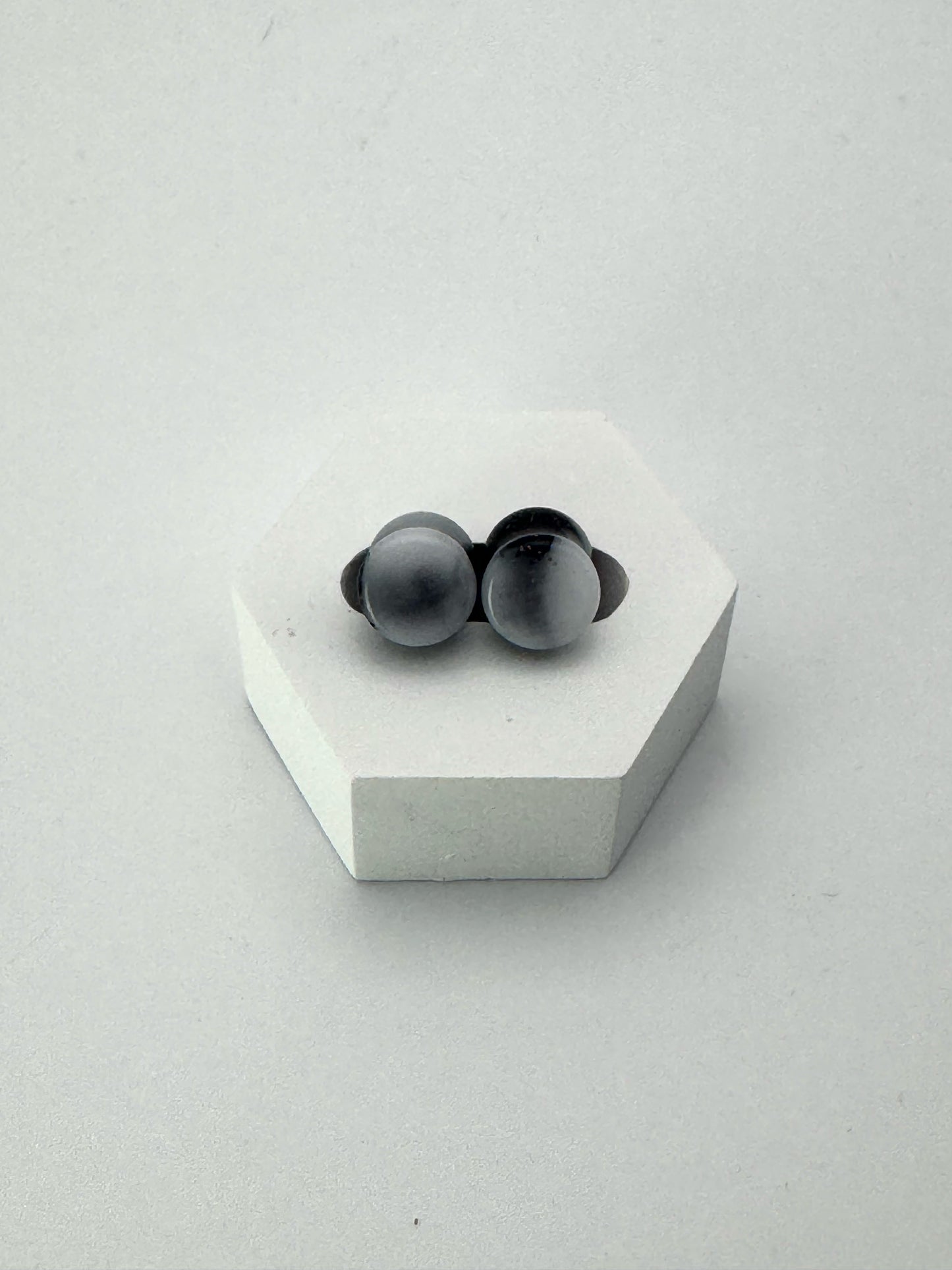 8mm Round Gauges